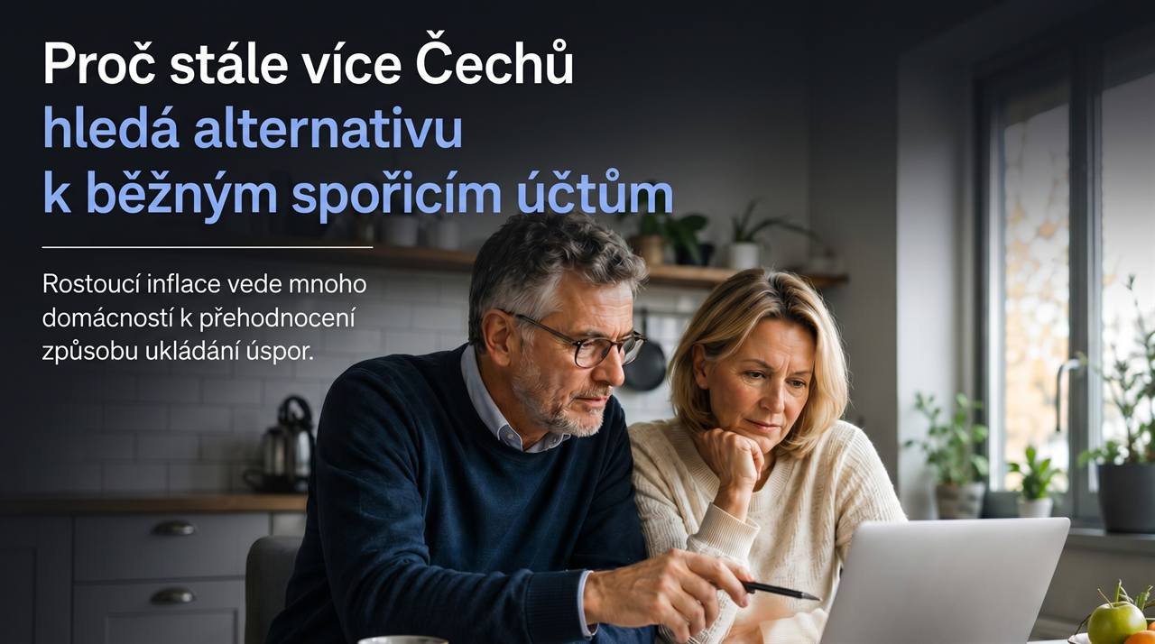 Manželský pár u kuchyňského stolu plánuje rodinné finance na notebooku